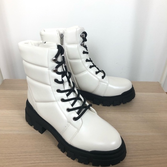 NWT Marc Fisher Amita Lace-Up Lug Boot - Picture 1 of 9
